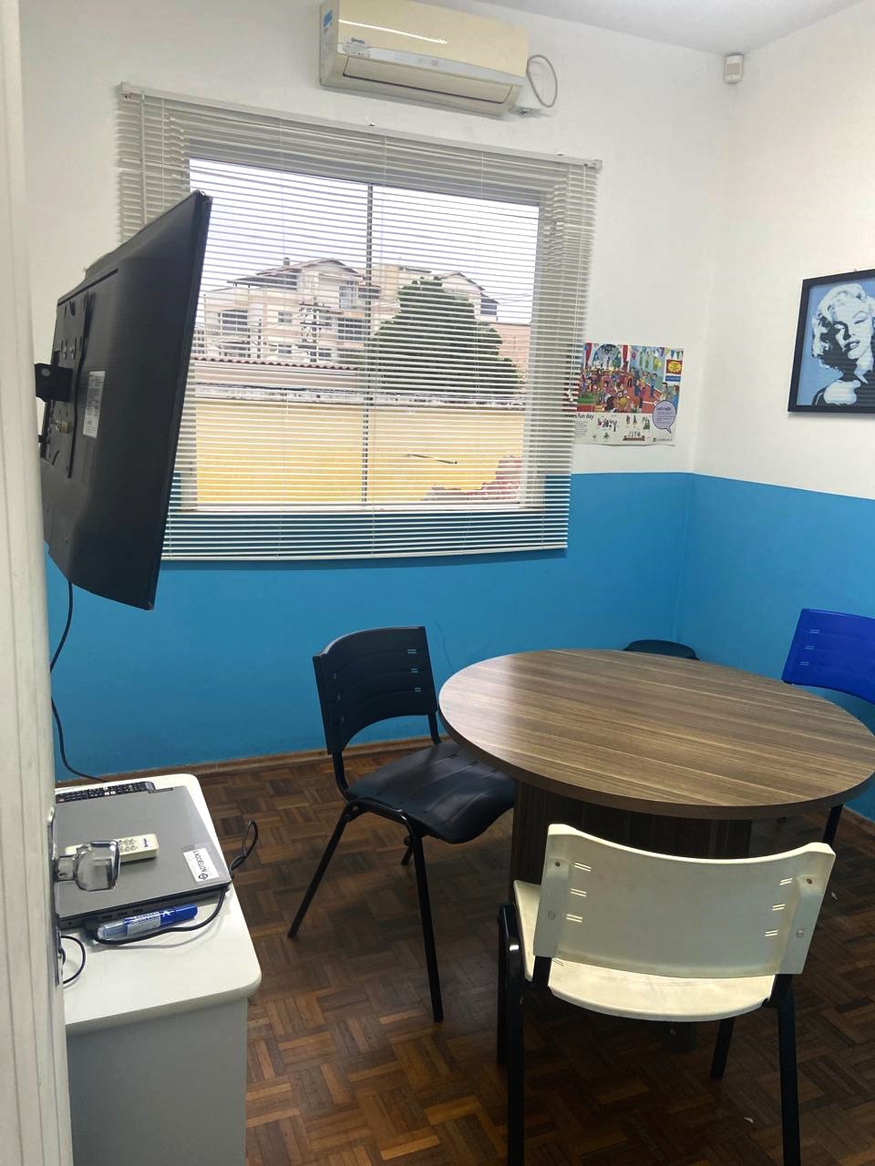 Sala para aulas individuais e de conversação
